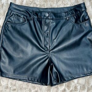 RD Style Black Faux Leather High Rise Shorts Size Large